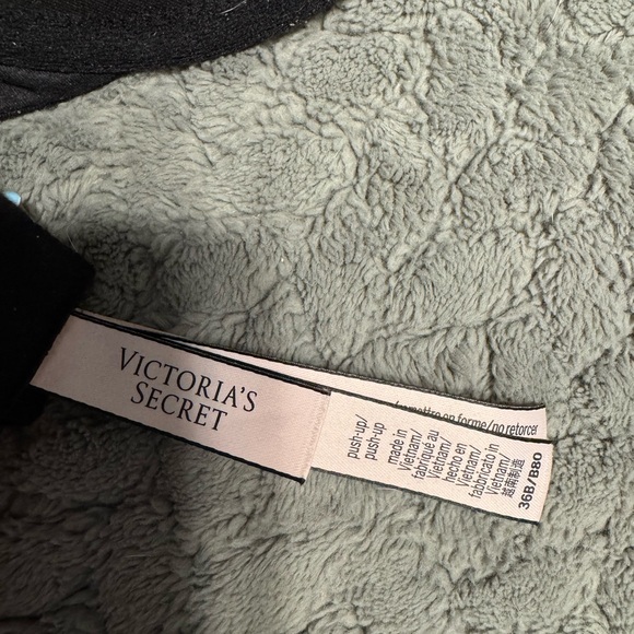 Victoria Secret Push Up 36B - Picture 3 of 3